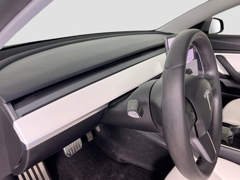Used 2020 Tesla Model 3 Standard Range image 9