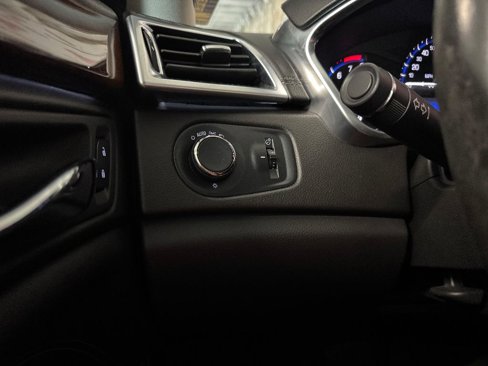 Used 2016 Cadillac SRX Luxury image 16