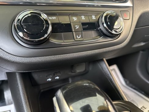 Used 2024 Buick Envista Preferred image 26