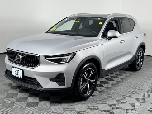 Certified 2025 Volvo XC40 B5 Core image 12