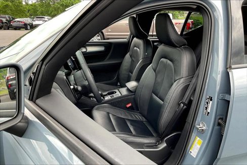 Used 2022 Volvo XC40 T5 Momentum image 19