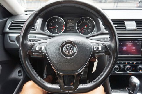 Used 2018 Volkswagen Passat 2.0T image 24