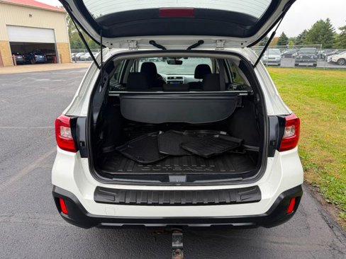 Used 2019 Subaru Outback 2.5i Premium image 3