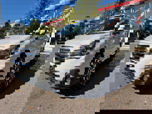 Used 2018 Subaru Outback 3.6R Touring image 1