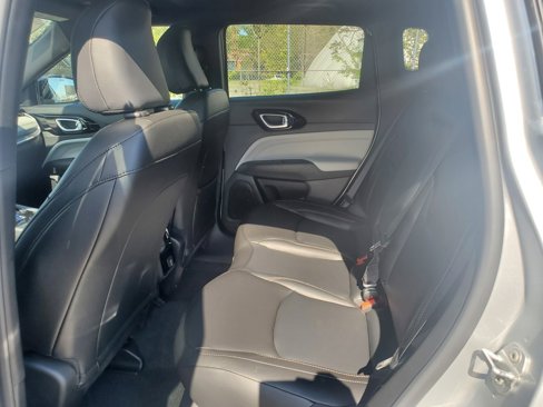 New 2025 Jeep Compass Limited image 28