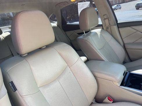 Used 2019 INFINITI Q70 Luxe image 45