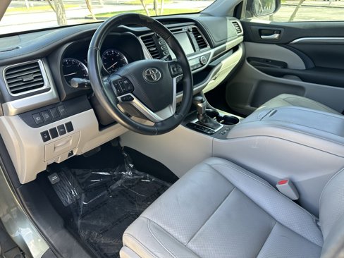 Used 2018 Toyota Highlander Limited image 10