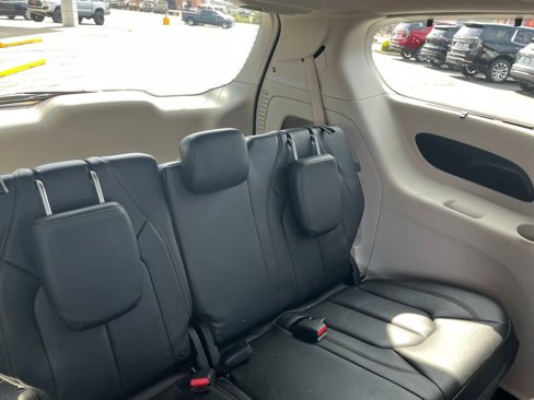 Used 2018 Chrysler Pacifica Touring-L w/ Tire & Wheel Group image 26