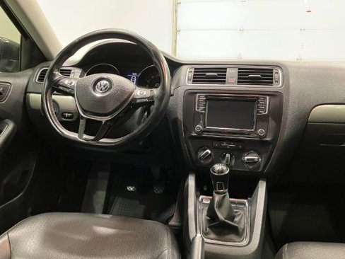 Used 2017 Volkswagen Jetta SE image 40
