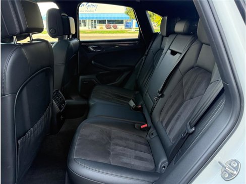 Used 2017 Porsche Macan S image 34
