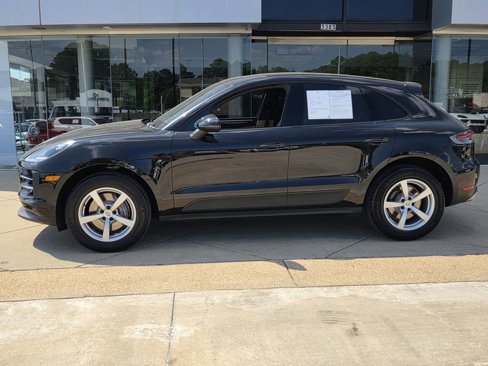 Certified 2021 Porsche Macan image 2