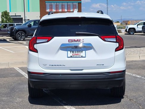 Used 2023 GMC Terrain SLE w/ Driver Convenience Package image 6