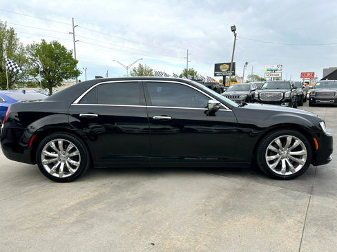 Used 2018 Chrysler 300 Limited image 8