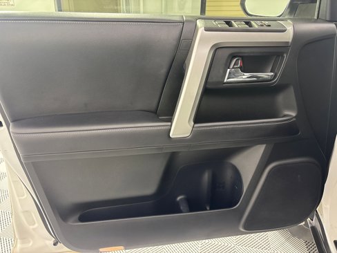 Used 2018 Toyota 4Runner SR5 Premium image 23