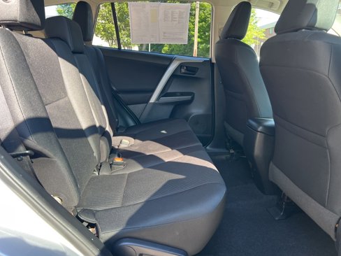 Used 2018 Toyota RAV4 LE image 21