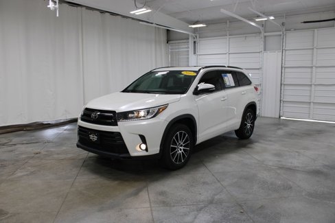 Used 2017 Toyota Highlander SE image 3
