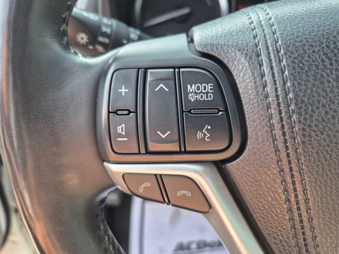 Used 2017 Toyota Highlander Limited Platinum image 17