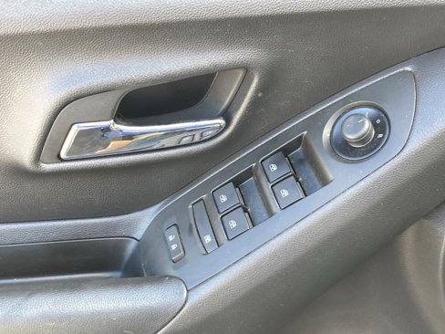 Used 2022 Chevrolet Trax LS w/ Tint and Cruise Package image 20
