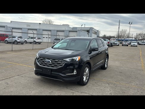 Used 2022 Ford Edge Titanium image 2