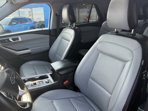 Used 2021 Ford Explorer XLT w/ Equipment Group 202A image 17
