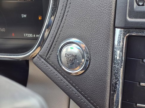 Used 2017 Lincoln Continental Select image 6