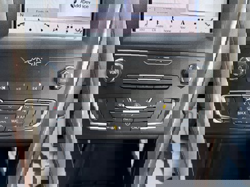 Used 2019 Ford Fusion SE image 18