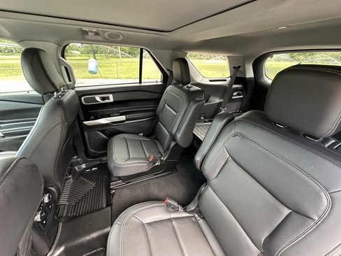 Used 2022 Ford Explorer XLT w/ Equipment Group 202A image 21