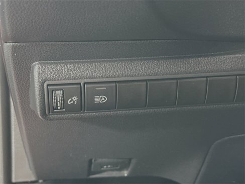 Used 2021 Toyota Corolla LE image 16