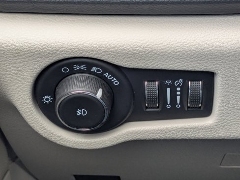 Used 2021 Chrysler Pacifica Touring-L image 18