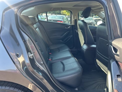 Used 2018 MAZDA MAZDA3 Grand Touring w/ Premium Equipment Package image 15