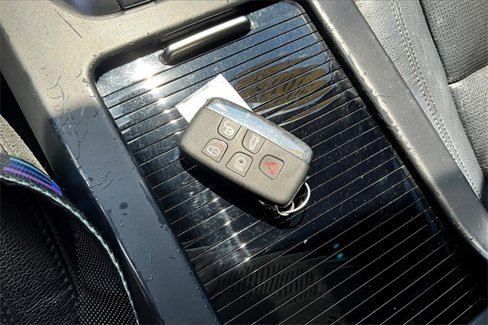 Used 2018 Land Rover Discovery Sport HSE image 11