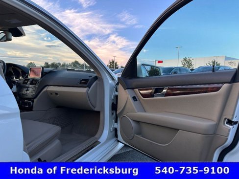 Used 2011 Mercedes-Benz C 300 Sport image 31