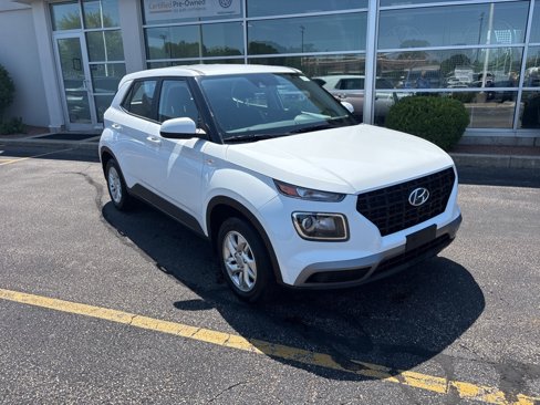 Used 2022 Hyundai Venue SE image 1