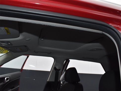 Certified 2022 Hyundai Venue SEL w/ Cargo Package image 12