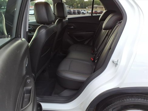 Used 2022 Chevrolet Trax LT w/ LT Convenience Package image 8