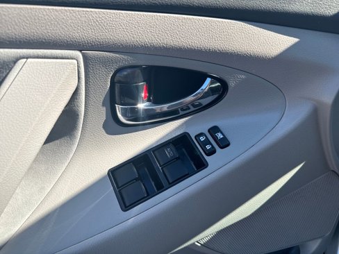 Used 2009 Toyota Camry LE image 32