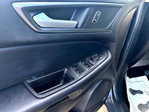 Used 2021 Ford Edge SE w/ Cargo Accessory Package image 13
