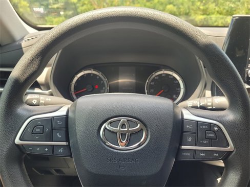 Used 2022 Toyota Highlander L image 24