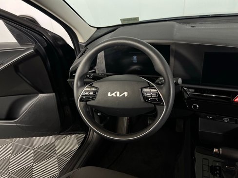 Used 2023 Kia Niro LX image 16