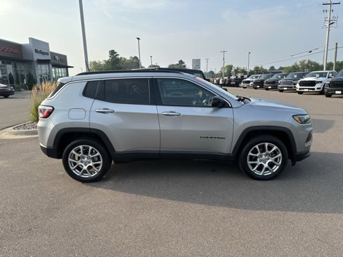 Certified 2022 Jeep Compass Latitude image 2