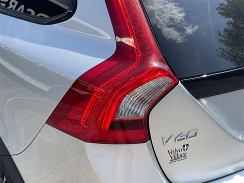 Used 2015 Volvo V60 T5 Cross Country Platinum w/ Protection Package image 10