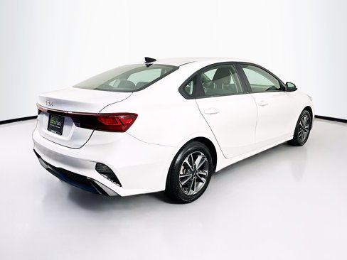 Used 2023 Kia Forte LXS image 9