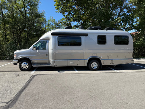 Used 2019 Ford E-450 and Econoline 450 Super Duty w/ Motorhome Prep Package image 13