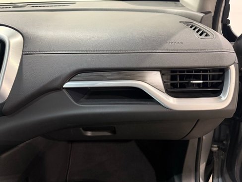 Used 2024 GMC Terrain SLT image 28