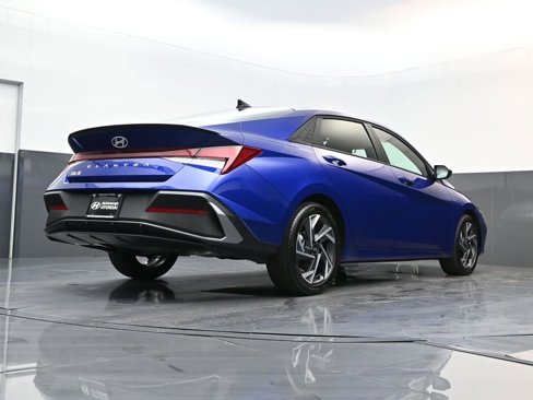 Certified 2025 Hyundai Elantra Sport image 23