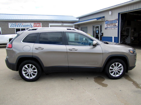 Used 2019 Jeep Cherokee Latitude w/ Cold Weather Group image 4