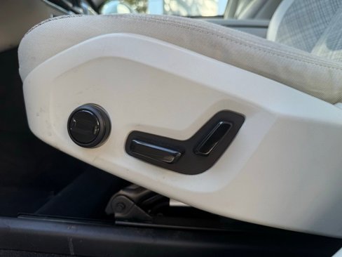 Used 2022 Volvo XC60 B5 Momentum w/ Advanced Package image 15