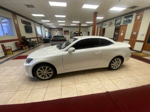 Used 2010 Lexus IS 250C w/ Luxury Pkg image 2