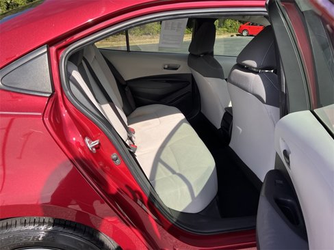 Used 2022 Toyota Corolla LE image 11