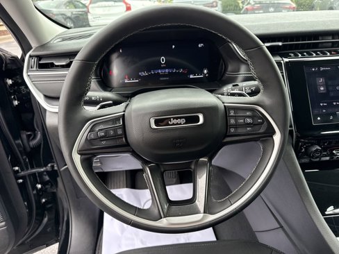 Used 2023 Jeep Grand Cherokee Laredo w/ Luxury Tech Group I image 27